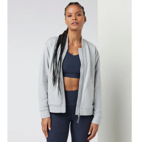 Vuori Women's Medium Halo Basin Bomber Pale Grey Heather NWT 4-Way Stretch - Picture 1 of 1